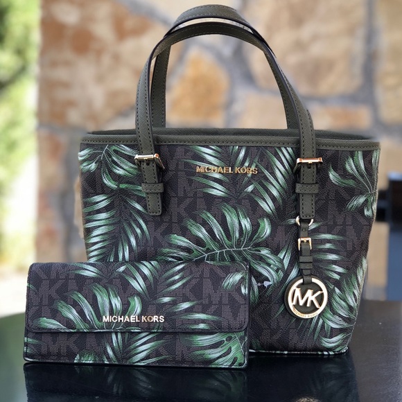 michael kors leaf purse